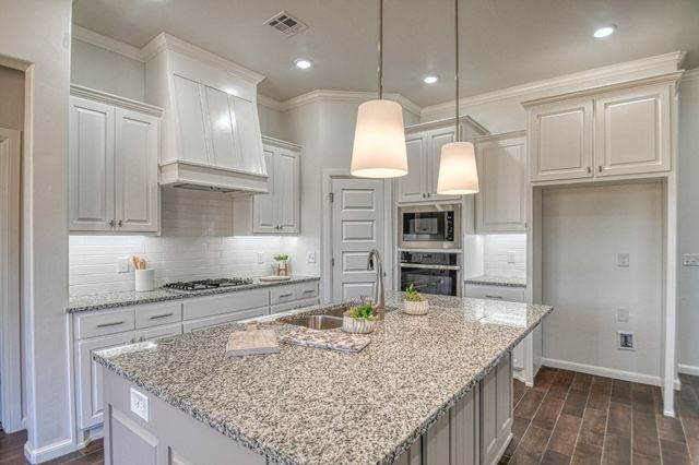 3325 Valley Hollow, Norman, OK 73071