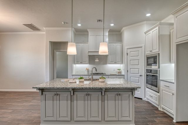 3325 Valley Hollow, Norman, OK 73071