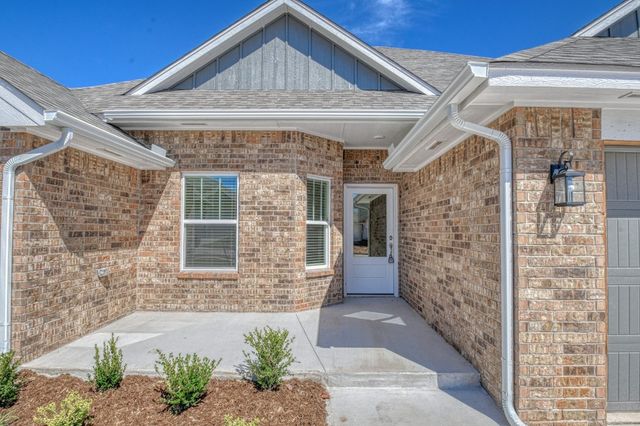 3325 Valley Hollow, Norman, OK 73071