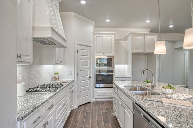 3325 Valley Hollow, Norman, OK 73071