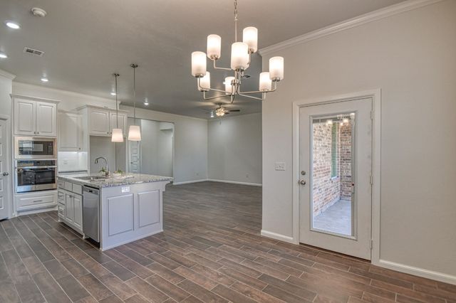 3325 Valley Hollow, Norman, OK 73071