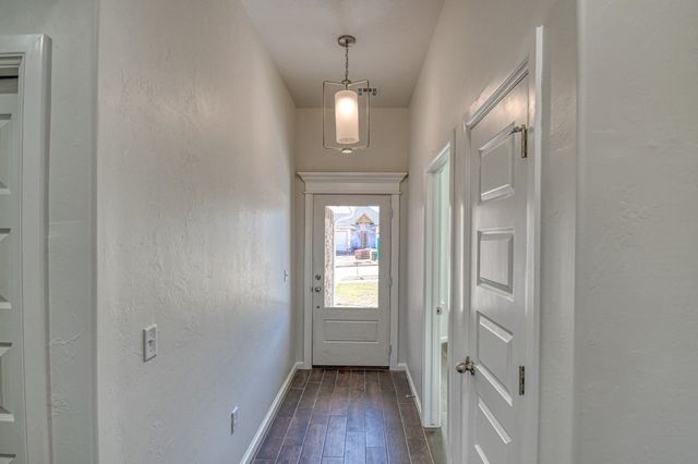 3325 Valley Hollow, Norman, OK 73071