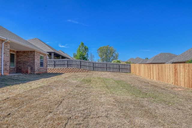 3325 Valley Hollow, Norman, OK 73071