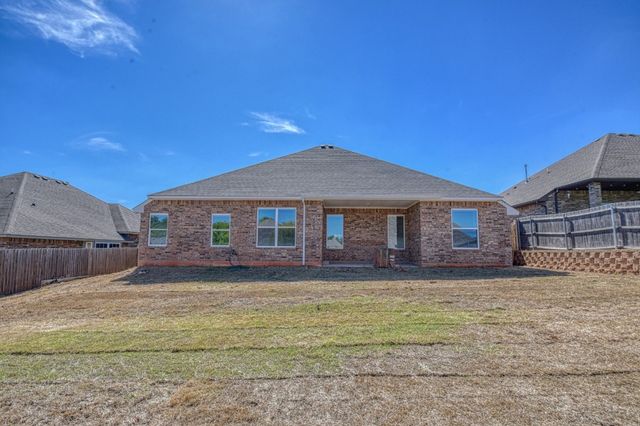 3325 Valley Hollow, Norman, OK 73071