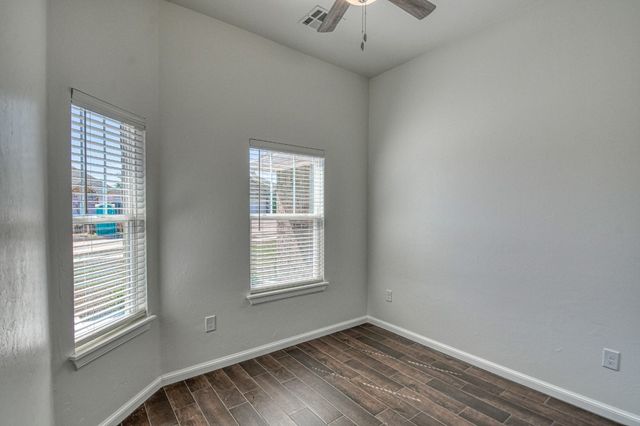 3325 Valley Hollow, Norman, OK 73071