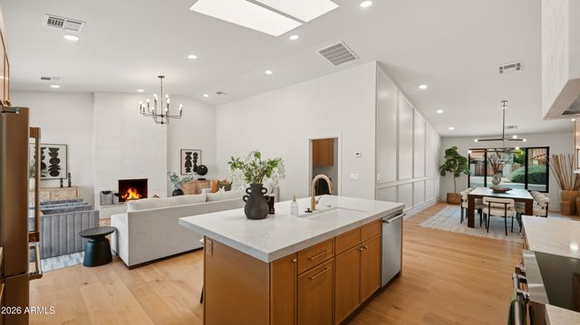5838 E LE MARCHE Avenue, Scottsdale, AZ 85254