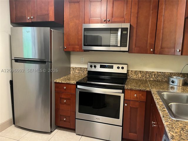 10301 NW 11th St 104, Pembroke Pines, FL 33026