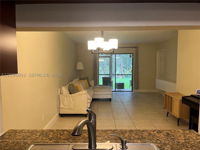 10301 NW 11th St 104, Pembroke Pines, FL 33026