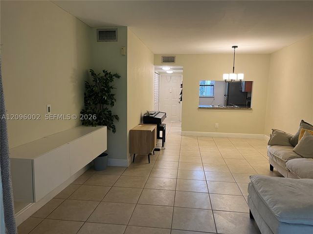 10301 NW 11th St 104, Pembroke Pines, FL 33026