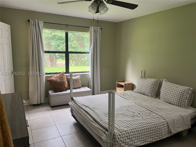 10301 NW 11th St 104, Pembroke Pines, FL 33026