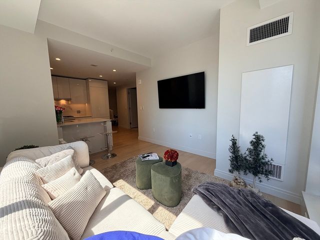 135 Seaport Blvd 708, Boston, MA 02210