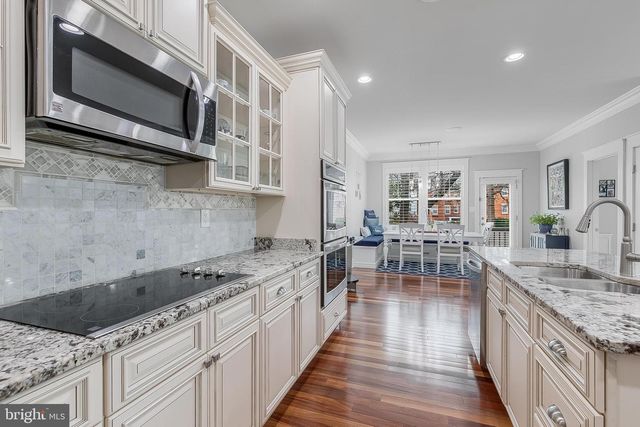 606 S BARTON ST, Arlington, VA 22204