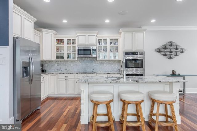 606 S BARTON ST, Arlington, VA 22204