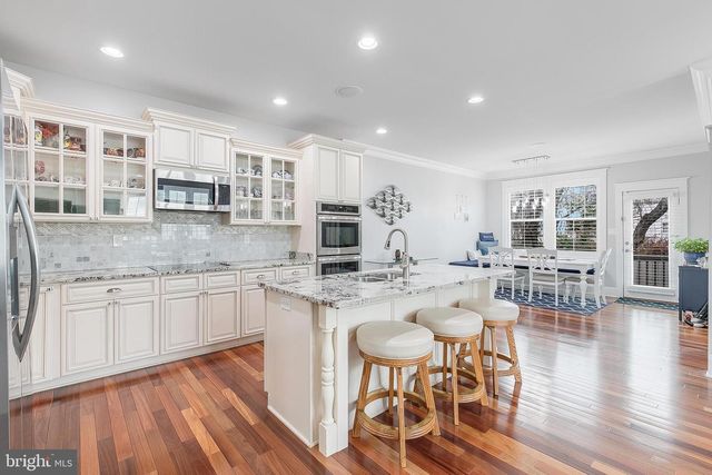 606 S BARTON ST, Arlington, VA 22204