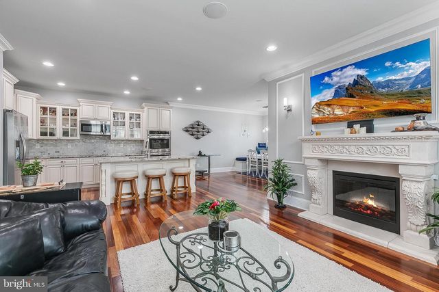 606 S BARTON ST, Arlington, VA 22204