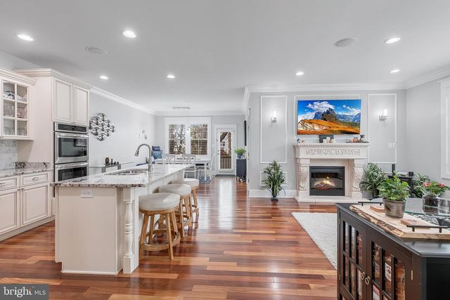 606 S BARTON ST, Arlington, VA 22204