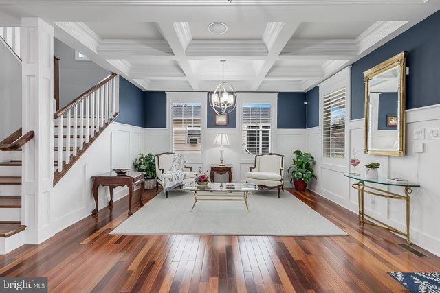 606 S BARTON ST, Arlington, VA 22204
