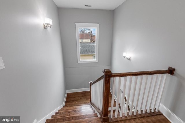 606 S BARTON ST, Arlington, VA 22204