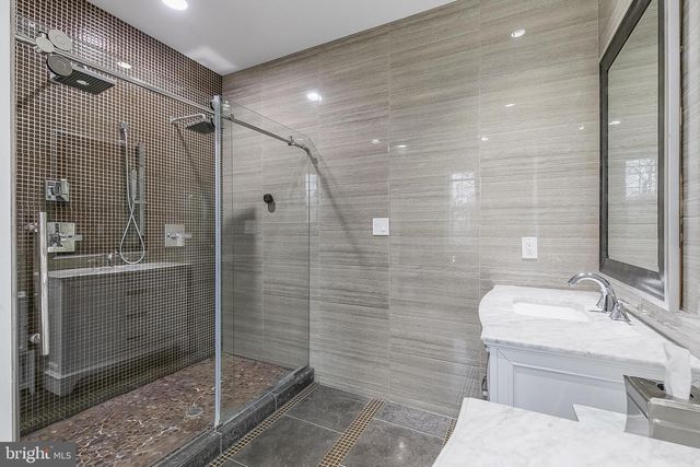 606 S BARTON ST, Arlington, VA 22204