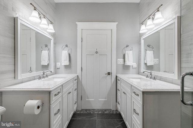 606 S BARTON ST, Arlington, VA 22204