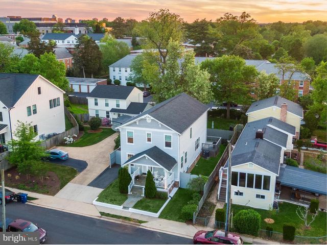 606 S BARTON ST, Arlington, VA 22204