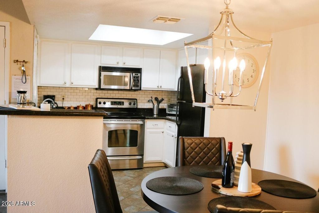 5757 W EUGIE Avenue 2088, Glendale, AZ 85304