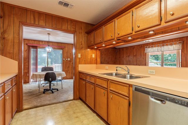 631 E Shore Drive, Clear Lake Shores, TX 77565