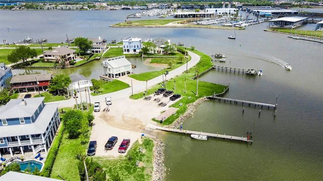631 E Shore Drive, Clear Lake Shores, TX 77565
