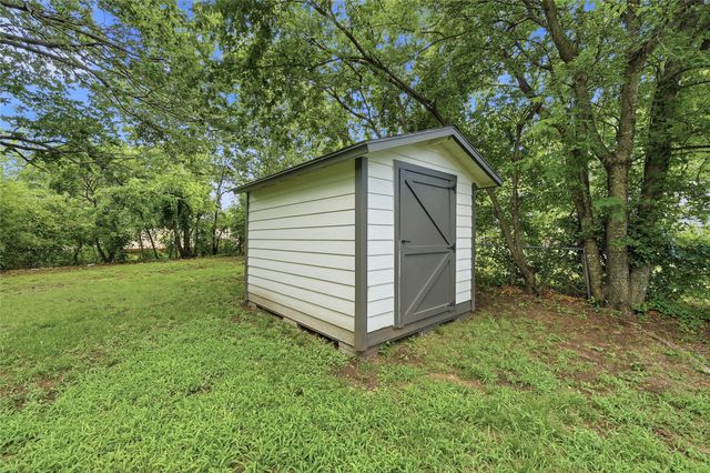 1525 W Woodard Street, Denison, TX 75020