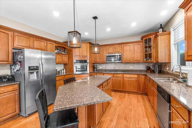 506 Simsbury Court, Oswego, IL 60543