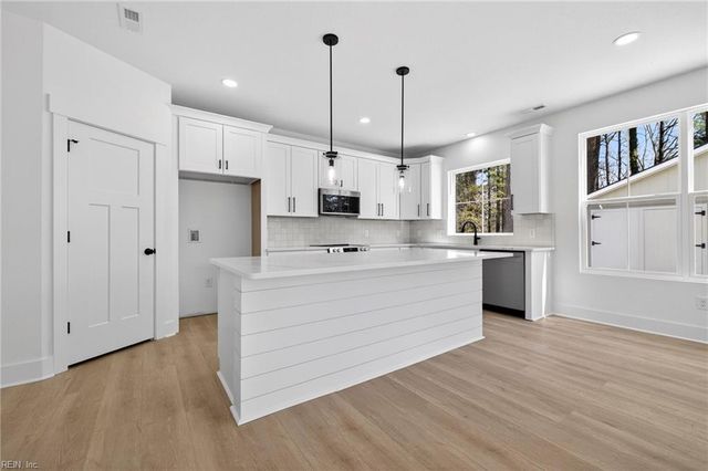 1635 Colonial AVE, Smithfield, VA 23430