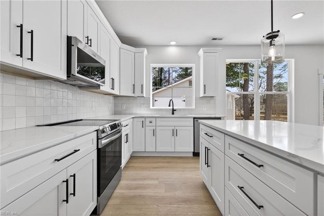 1635 Colonial AVE, Smithfield, VA 23430