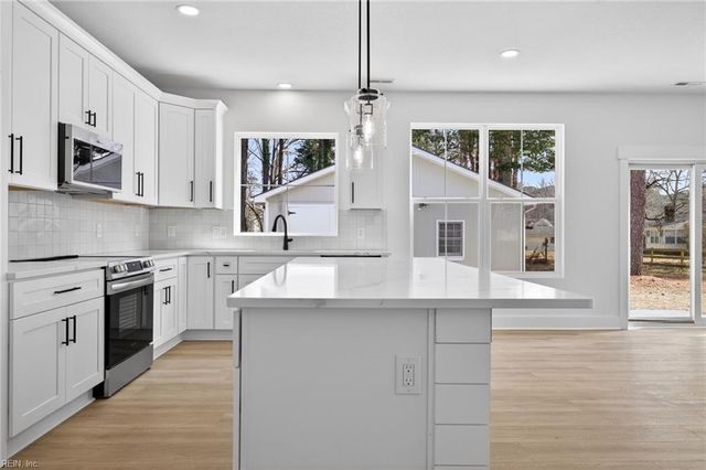 1635 Colonial AVE, Smithfield, VA 23430