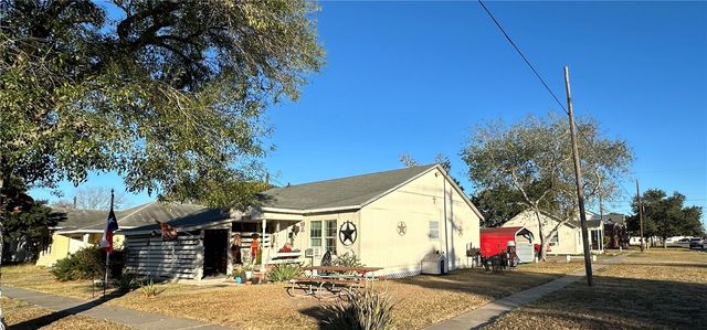200 W Merriman St, Sinton, TX 78387