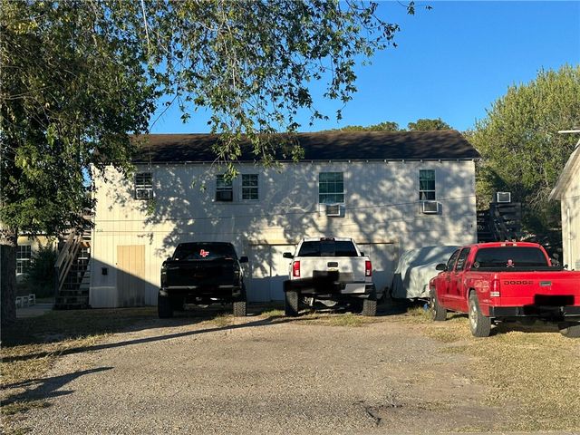 200 W Merriman St, Sinton, TX 78387