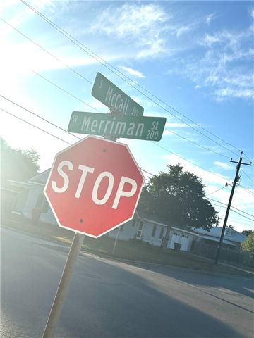 200 W Merriman St, Sinton, TX 78387