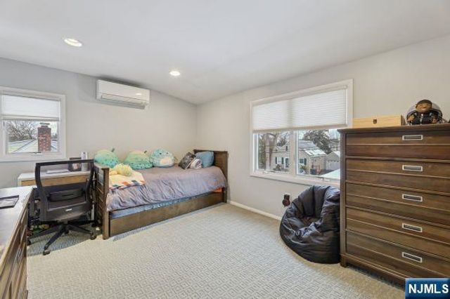 8 Gordon Road, Bergenfield, NJ 07621