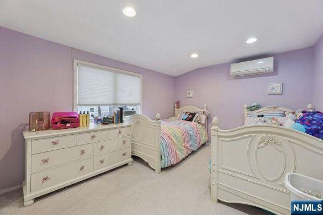 8 Gordon Road, Bergenfield, NJ 07621