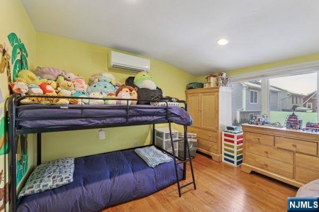 8 Gordon Road, Bergenfield, NJ 07621