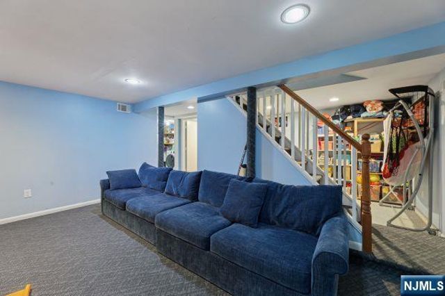 8 Gordon Road, Bergenfield, NJ 07621