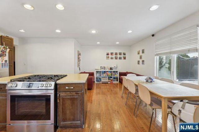 8 Gordon Road, Bergenfield, NJ 07621