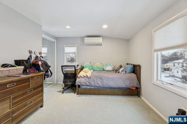 8 Gordon Road, Bergenfield, NJ 07621