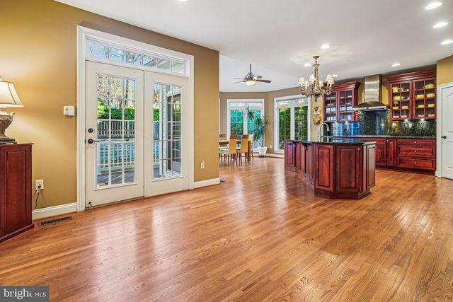 11033 DAYBREAK CT, North Bethesda, MD 20852