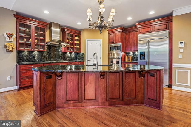 11033 DAYBREAK CT, North Bethesda, MD 20852