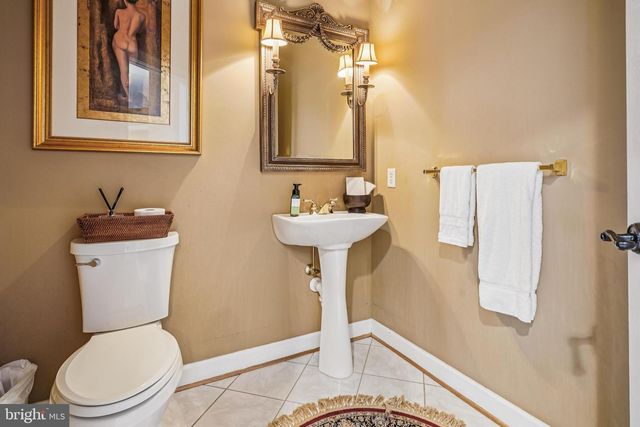 11033 DAYBREAK CT, North Bethesda, MD 20852