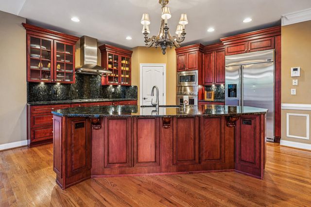 11033 DAYBREAK CT, North Bethesda, MD 20852