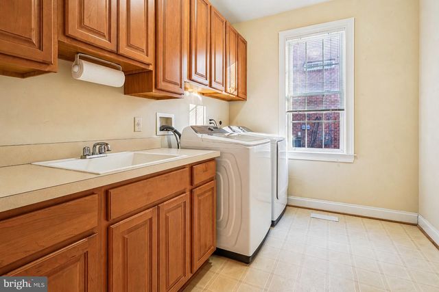 11033 DAYBREAK CT, North Bethesda, MD 20852