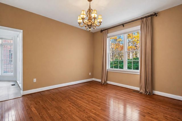 11033 DAYBREAK CT, North Bethesda, MD 20852