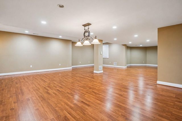11033 DAYBREAK CT, North Bethesda, MD 20852