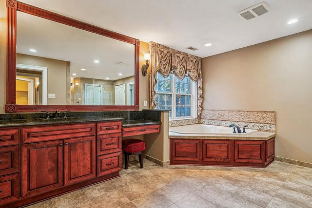 11033 DAYBREAK CT, North Bethesda, MD 20852